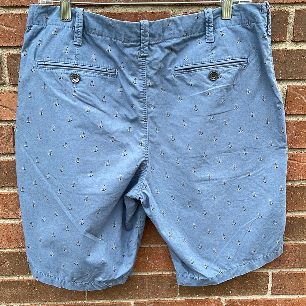 Express Shorts - Picture 5 of 10